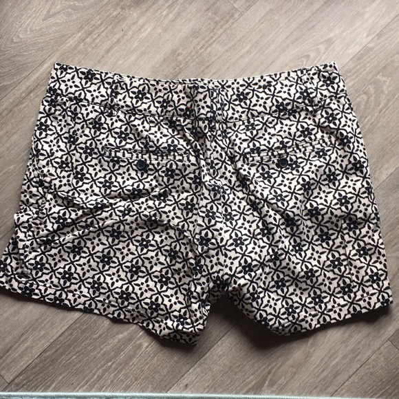 Patterned Shorts - Picture 4 of 5